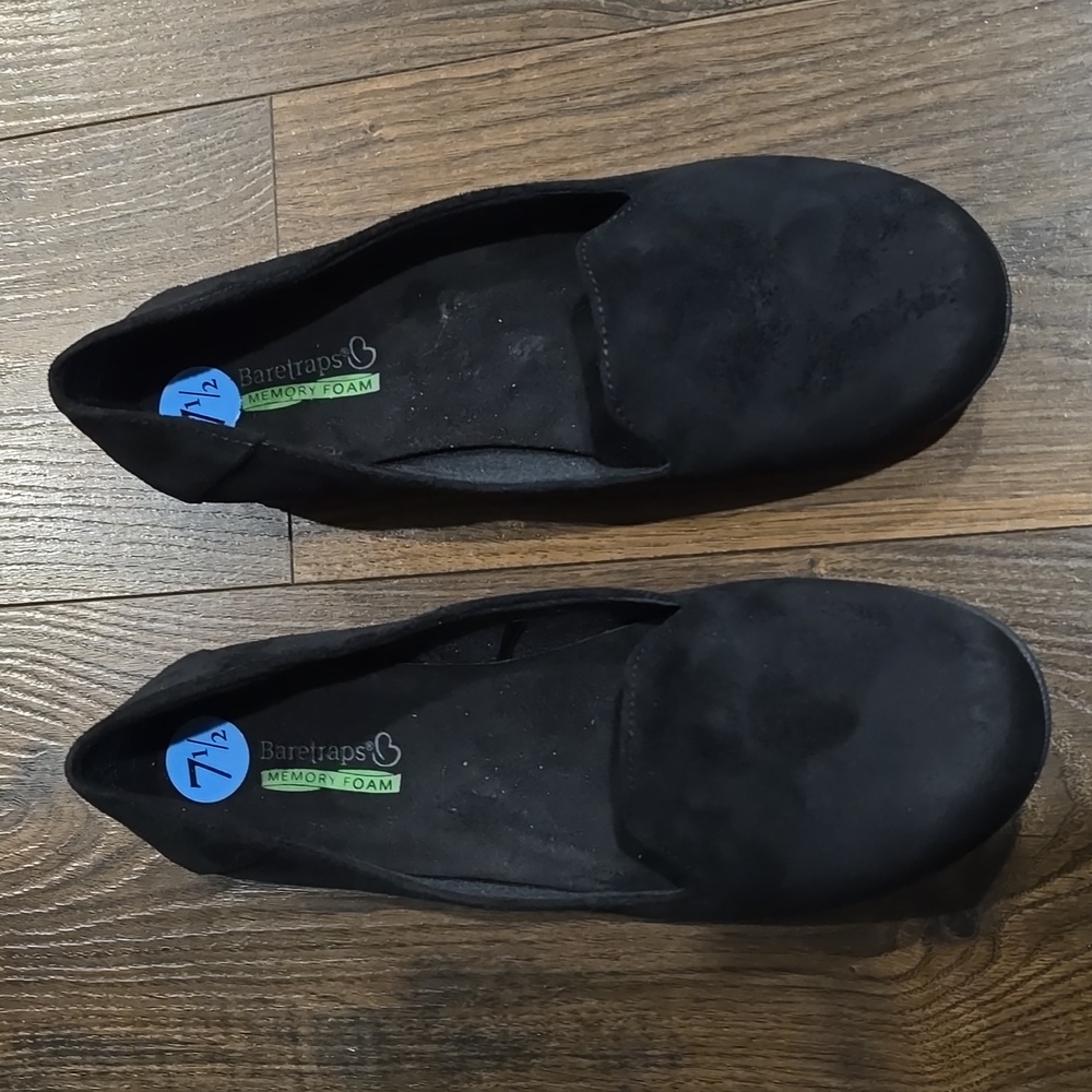 Gently used slip on Baretraps flats. - Picture 4 of 6